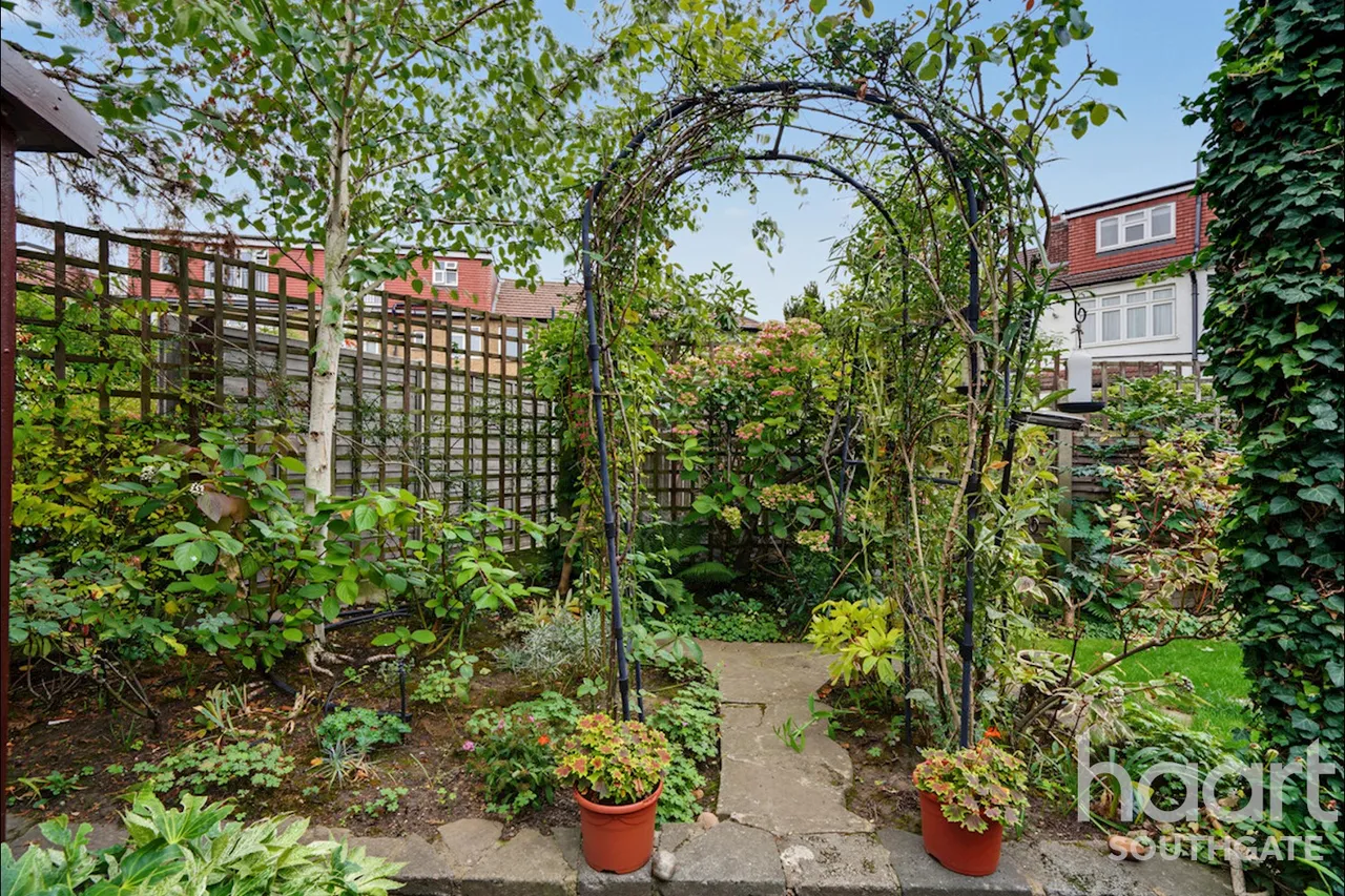 Willow Road, Enfield, EN1, photo 17