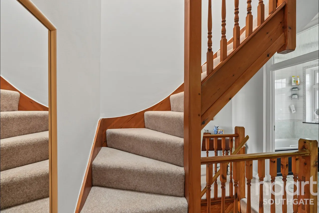 Willow Road, Enfield, EN1, photo 32