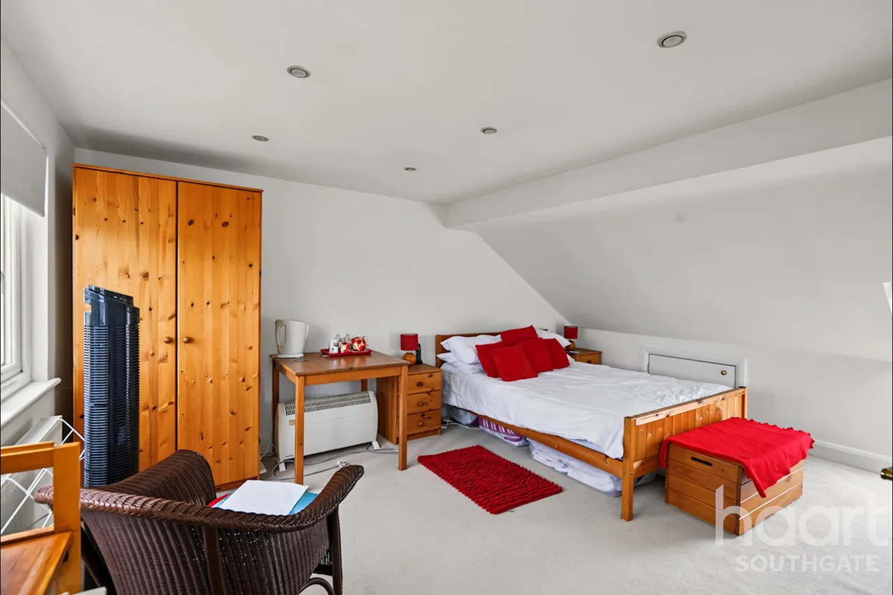 Willow Road, Enfield, EN1, photo 33
