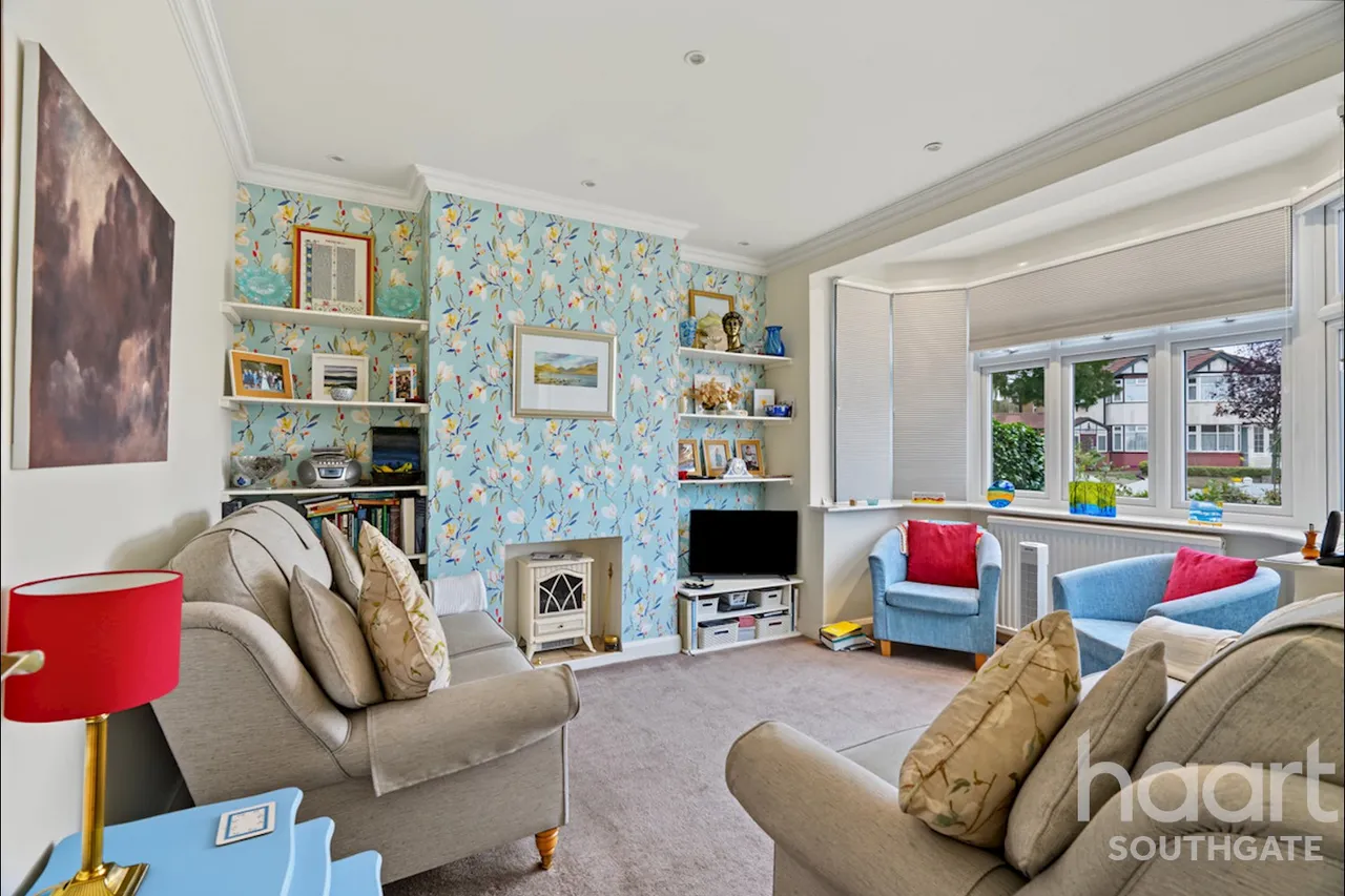 Willow Road, Enfield, EN1, photo 2