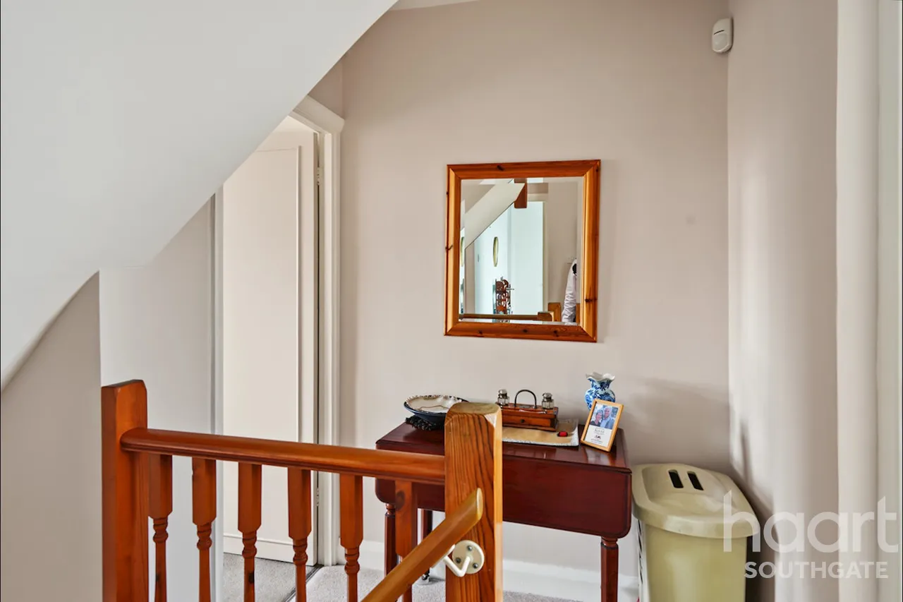 Willow Road, Enfield, EN1, photo 28