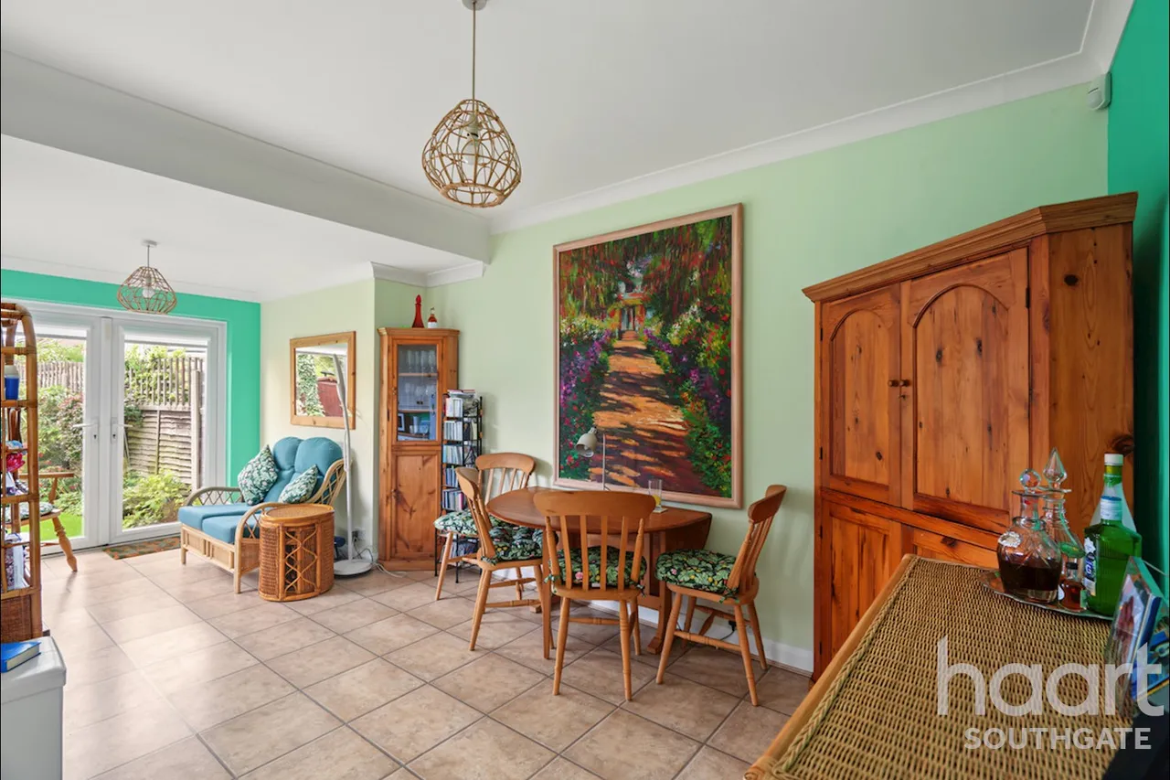Willow Road, Enfield, EN1, photo 3