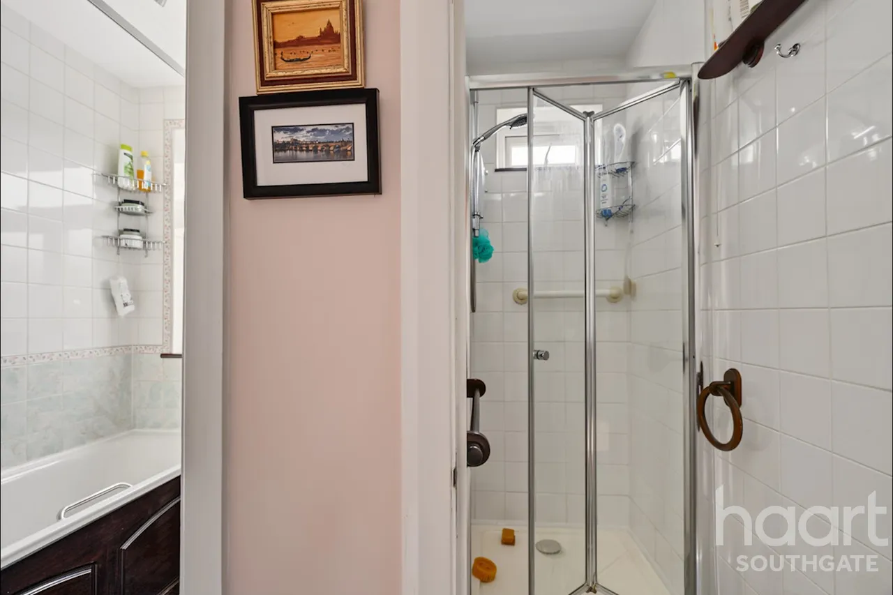 Willow Road, Enfield, EN1, photo 29