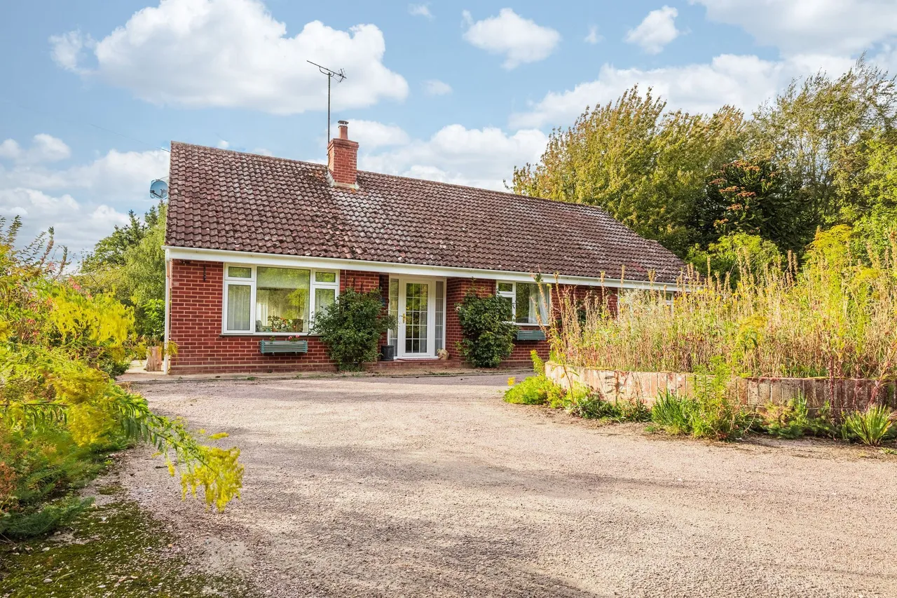 3 bed house for sale, Detached Bungalow in Corpusty with