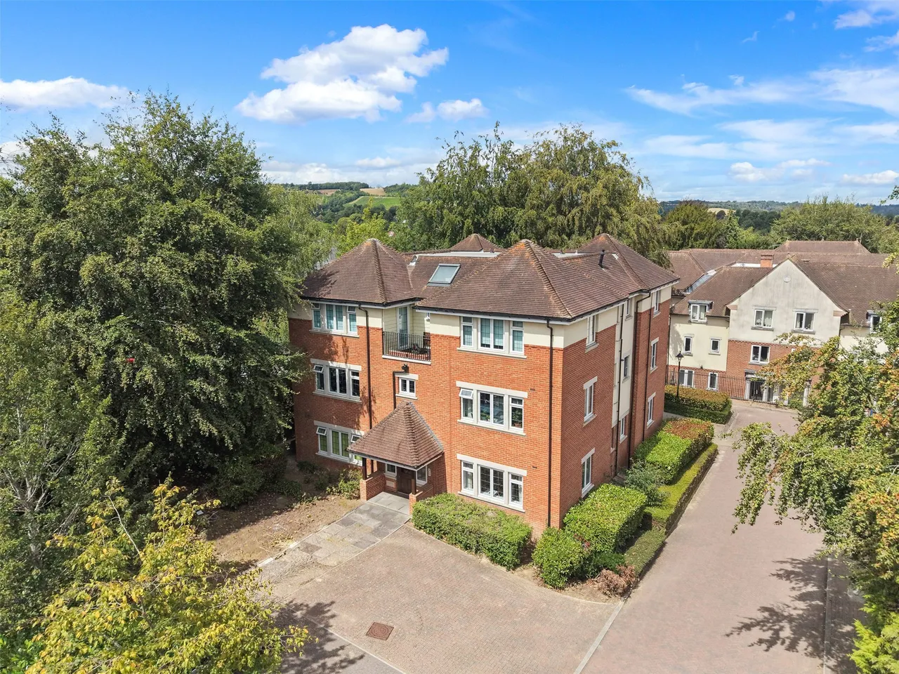 2 bed property for sale, Hill View, Dorking, RH4