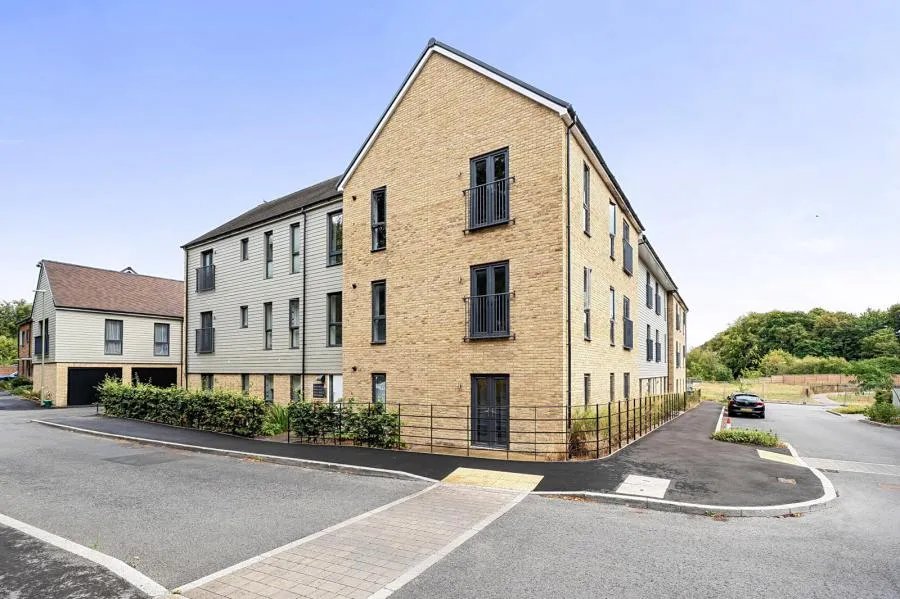 2 bed flat for sale, West Siding, Basingstoke, RG24