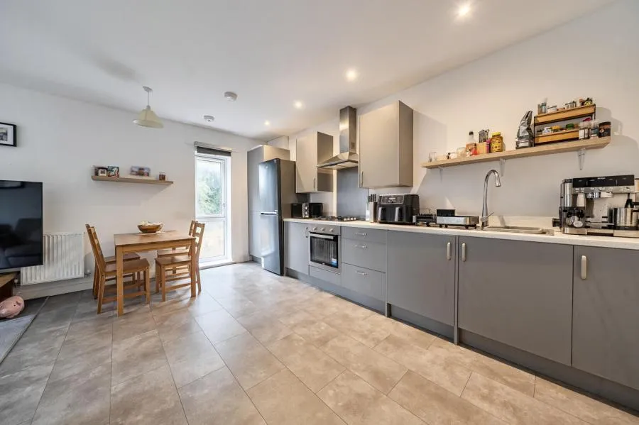 West Siding, Basingstoke, RG24, photo 3
