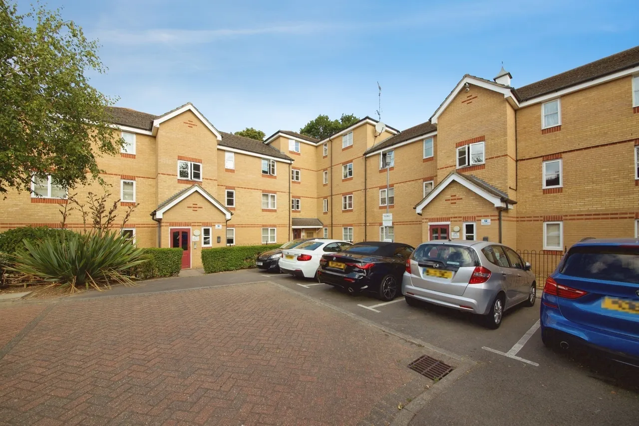 Pickard Close, London, N14, photo 11