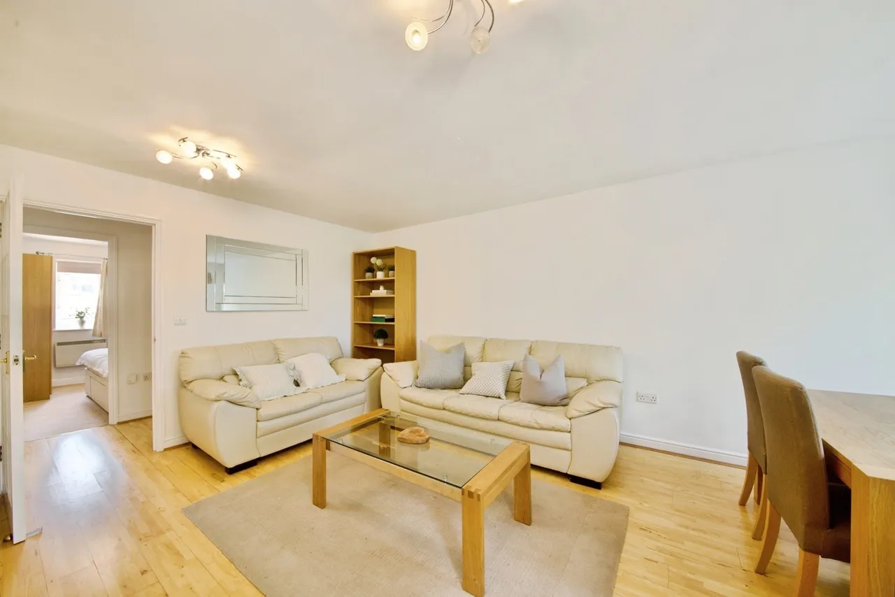 Pickard Close, London, N14, photo 13