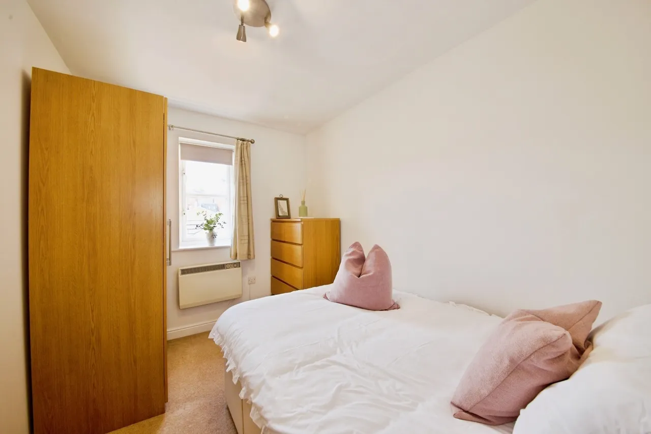 Pickard Close, London, N14, photo 9