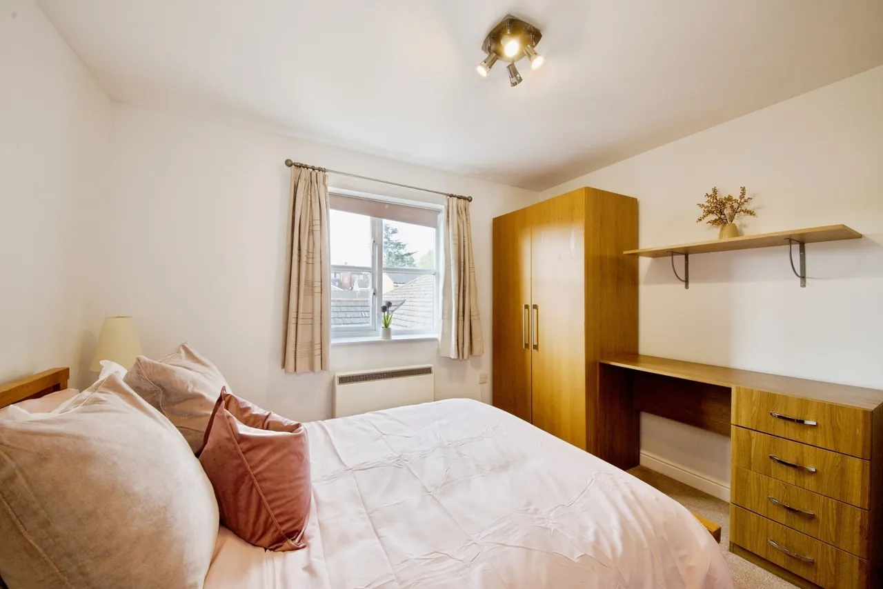 Pickard Close, London, N14, photo 15