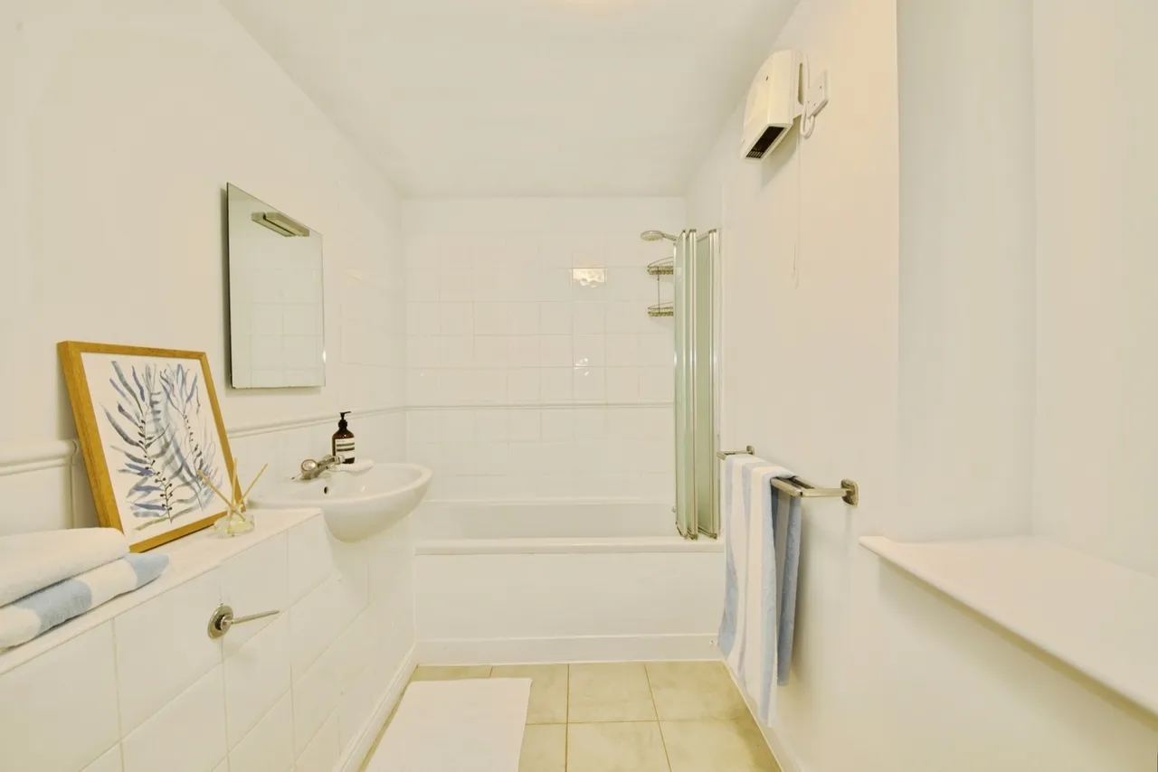 Pickard Close, London, N14, photo 10