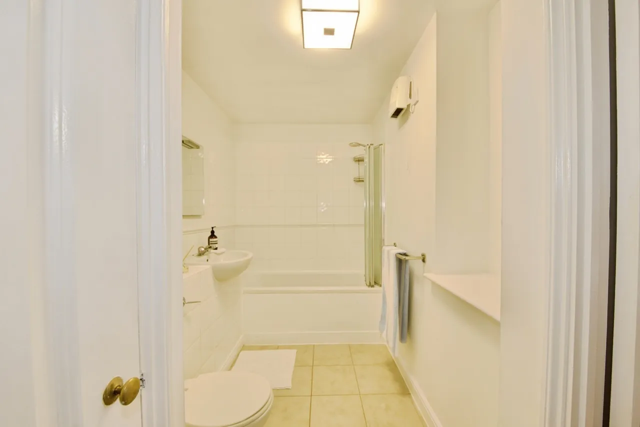 Pickard Close, London, N14, photo 16