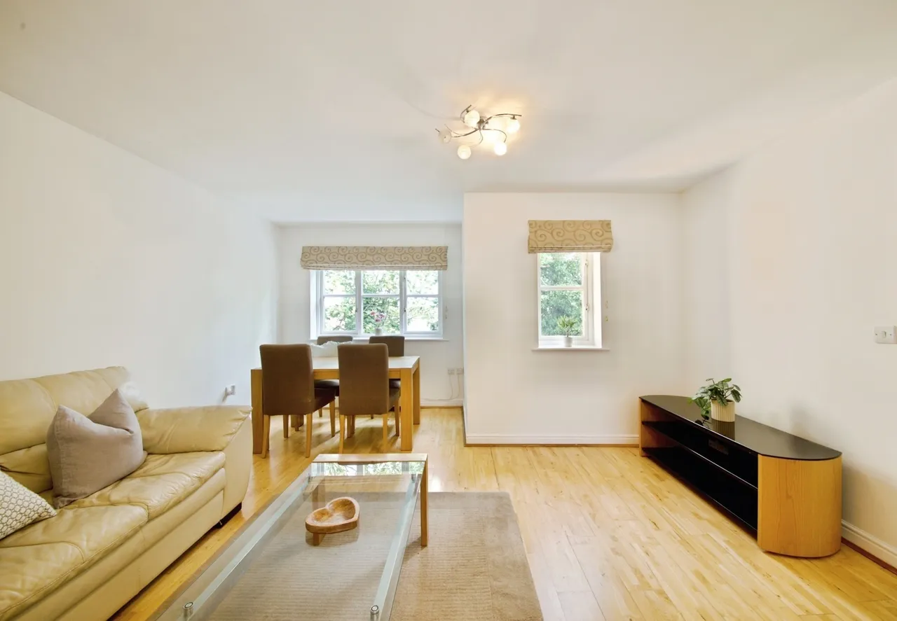 Pickard Close, London, N14, photo 2