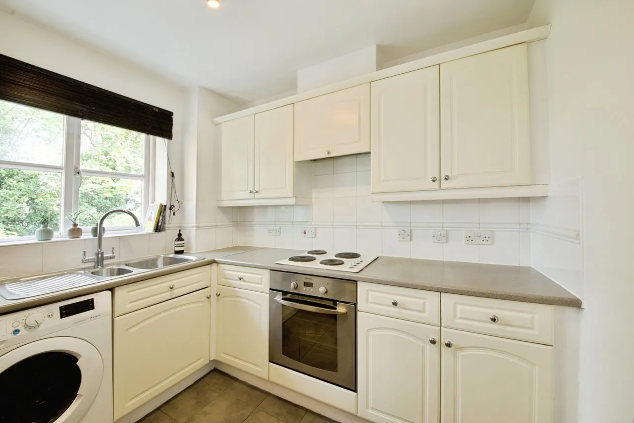 Pickard Close, London, N14, photo 14