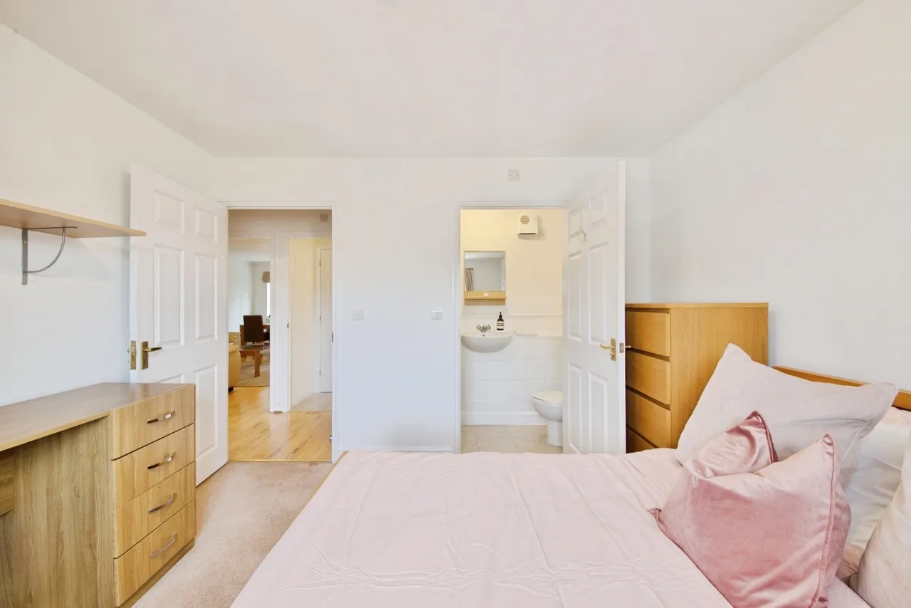 Pickard Close, London, N14, photo 8