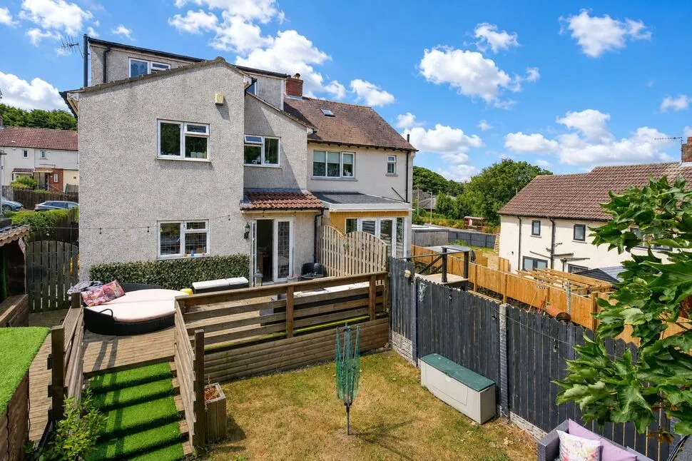Central Avenue, Baildon, West Yorkshire, BD17, photo 2