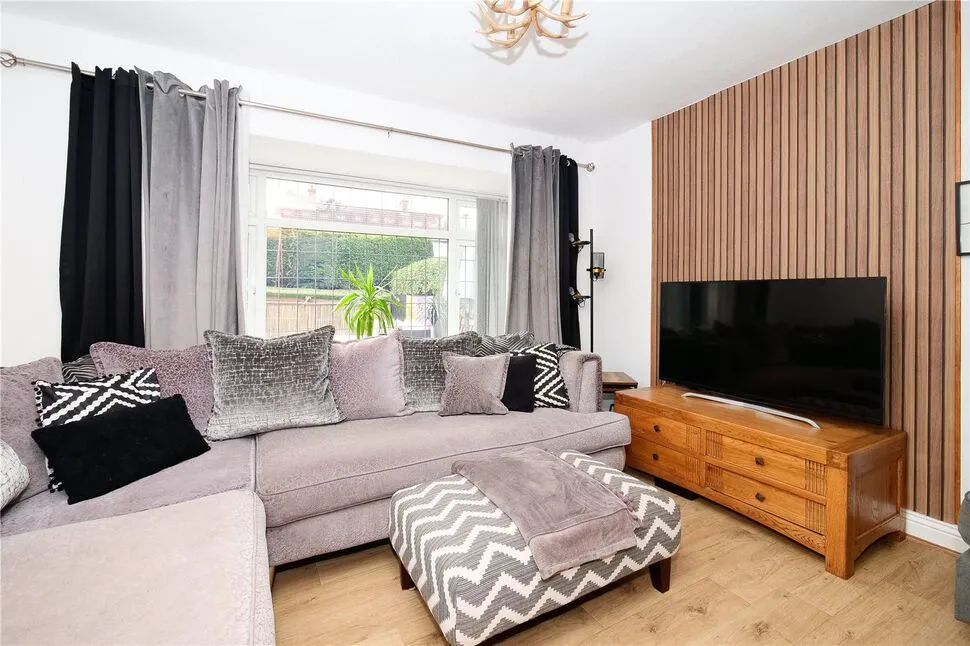 Central Avenue, Baildon, West Yorkshire, BD17, photo 3