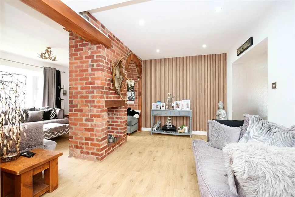 Central Avenue, Baildon, West Yorkshire, BD17, photo 4