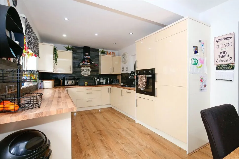 Central Avenue, Baildon, West Yorkshire, BD17, photo 7
