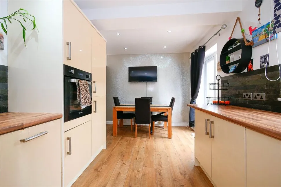 Central Avenue, Baildon, West Yorkshire, BD17, photo 8