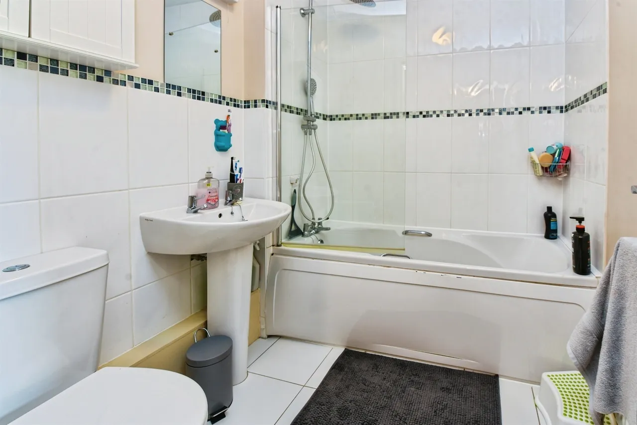 The Gardens, Calne, SN11, photo 14