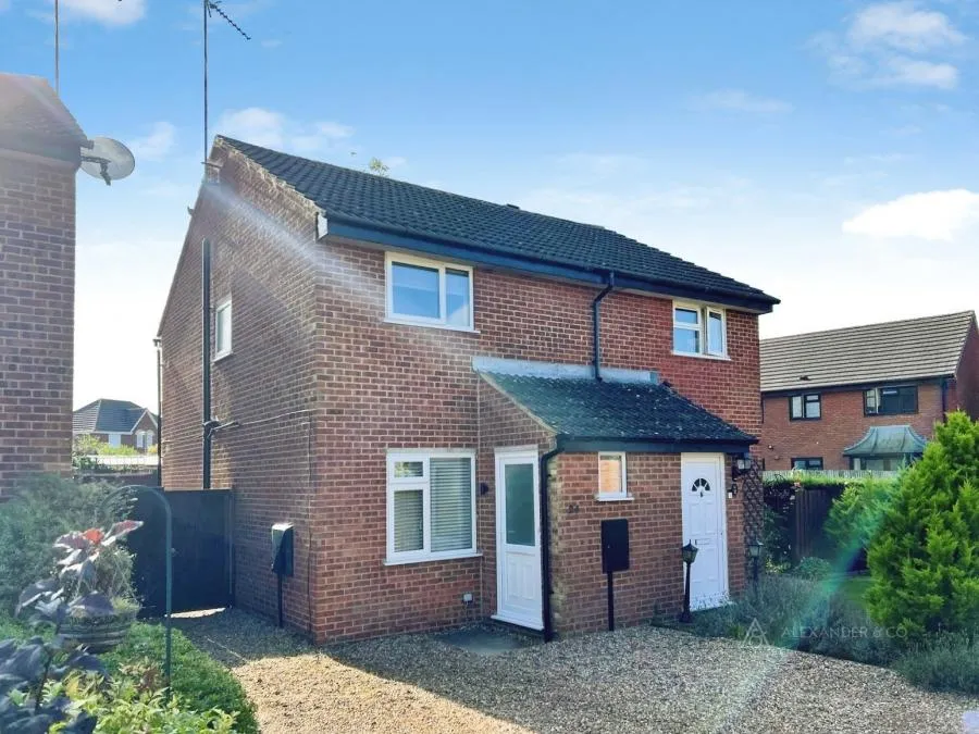 2 bed house to rent, Blencowe Drive, Brackley, NN13