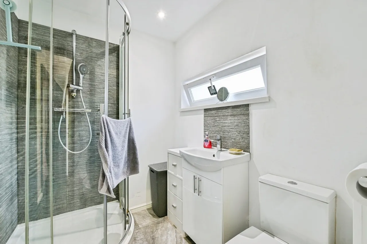 Oxbow Close, Nottingham, NG2, photo 11