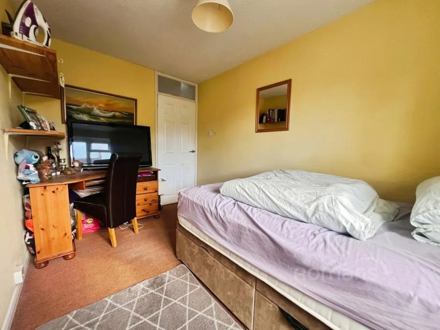 Eland Road, Aldershot, GU12, photo 19
