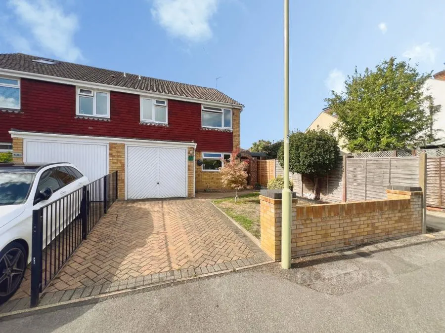 3 bed house for sale, Eland Road, Aldershot, GU12