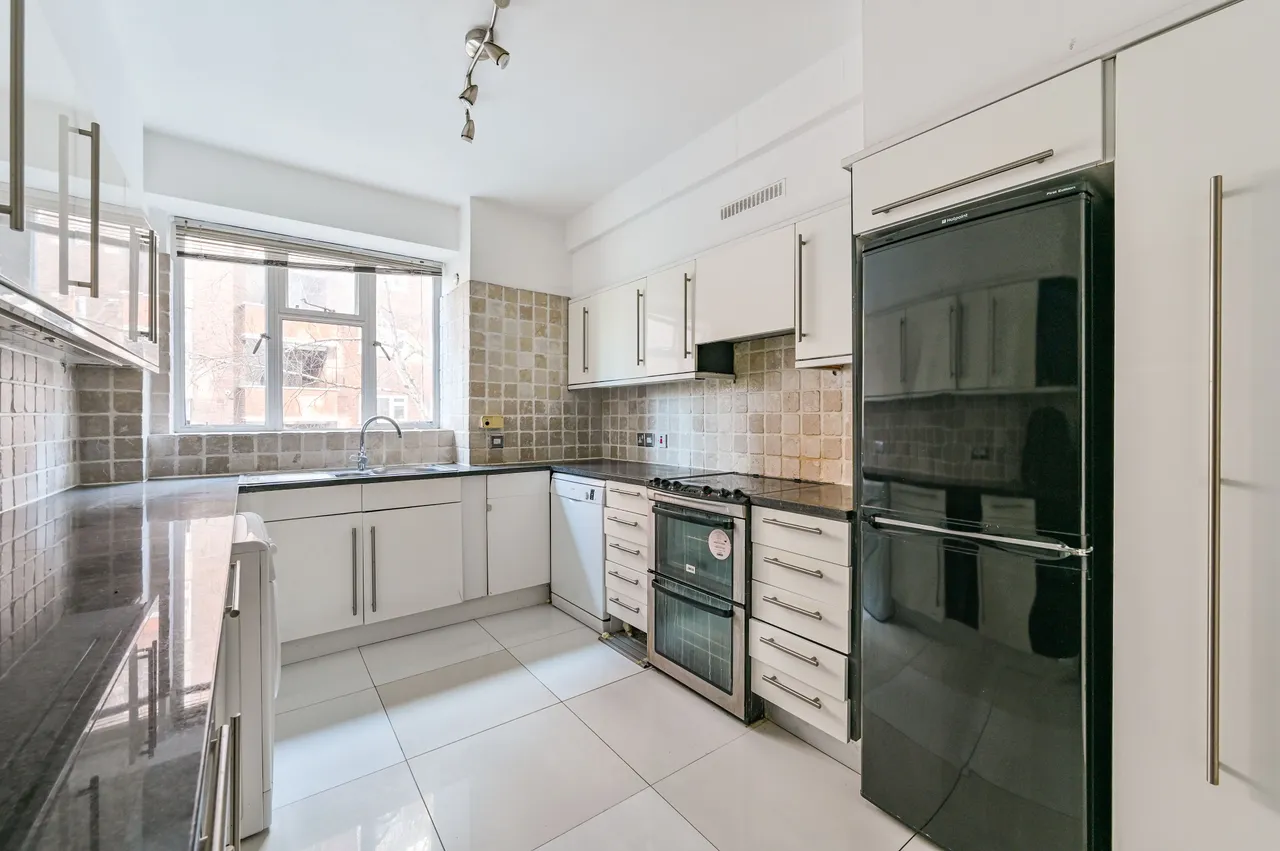 4 Viceroy Court, 58-74 Prince Albert Road, London, photo 4