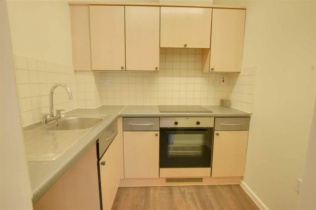 Savanna Court, Watford, photo 3