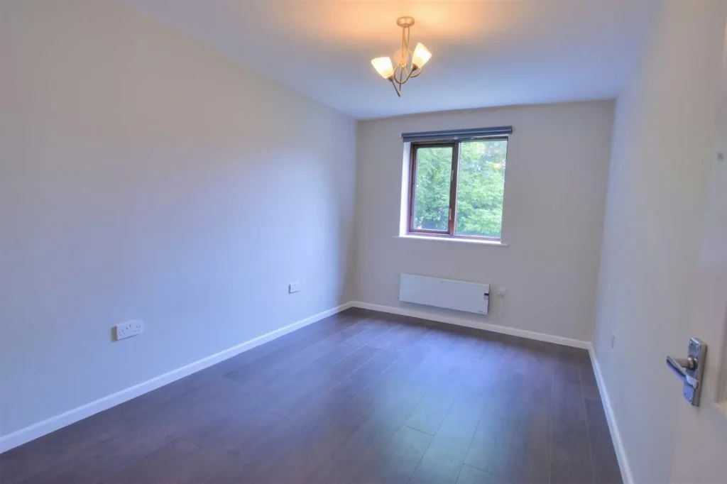 Savanna Court, Watford, photo 5