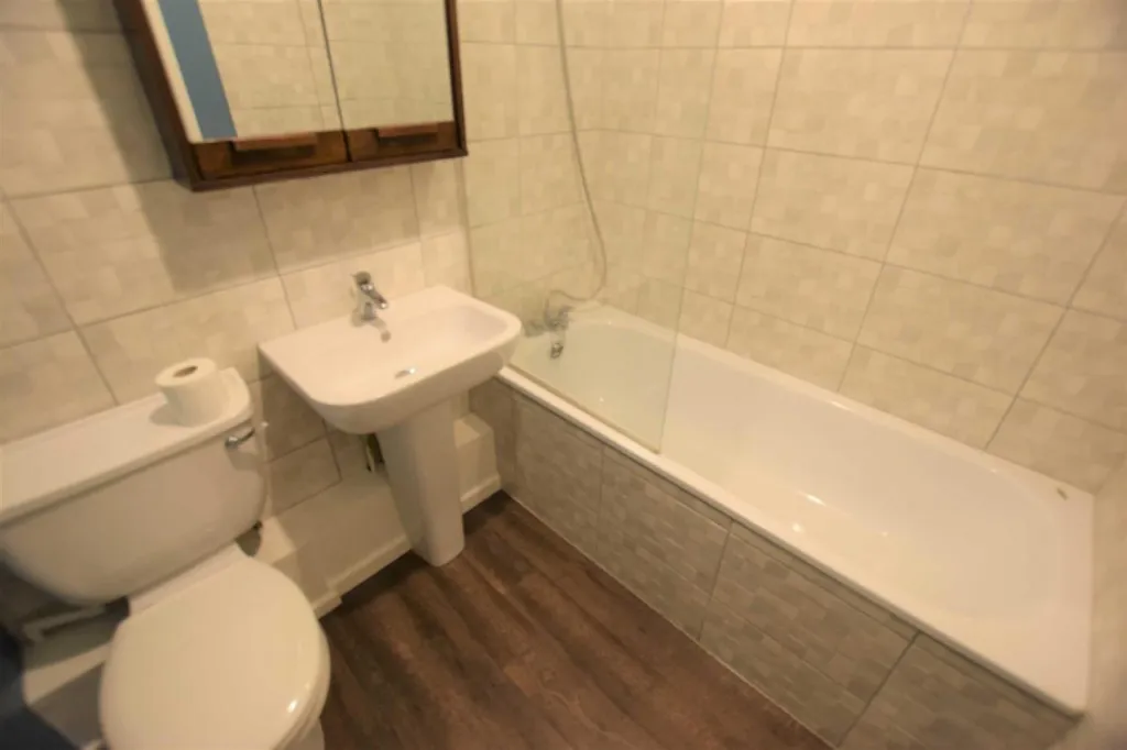 Savanna Court, Watford, photo 4