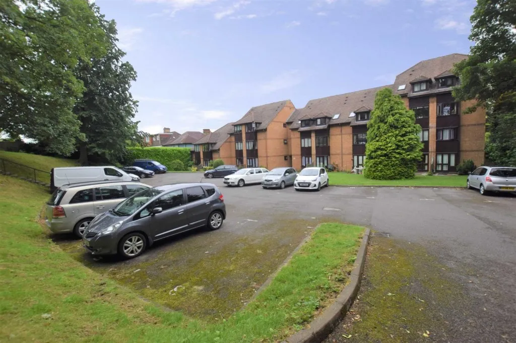 Savanna Court, Watford, photo 6