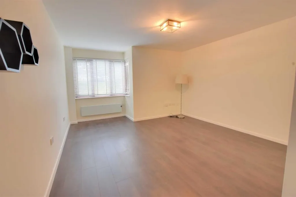 Savanna Court, Watford, photo 2