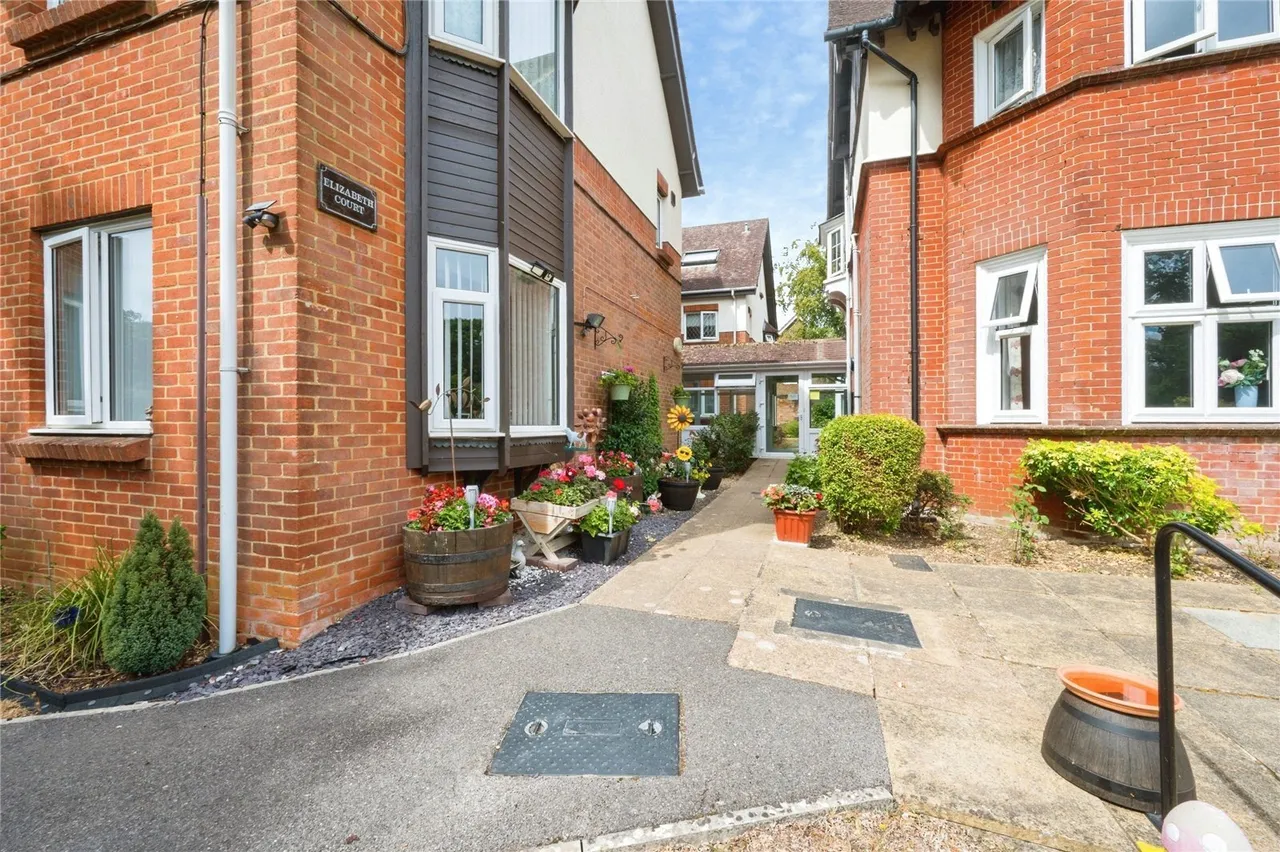 Elizabeth Close, West End, SO30, photo 13