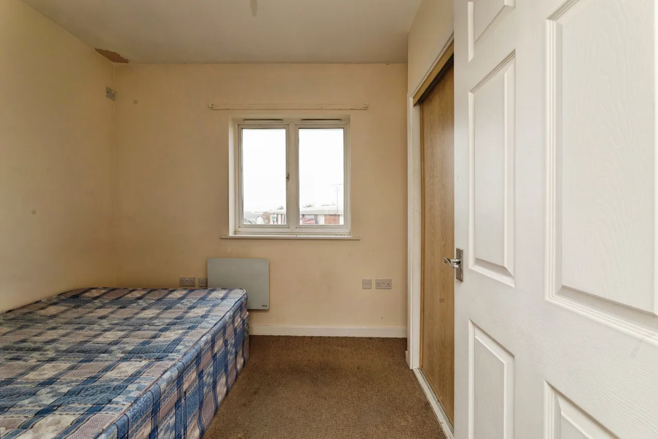 Royal Crescent, Ilford, IG2, photo 12