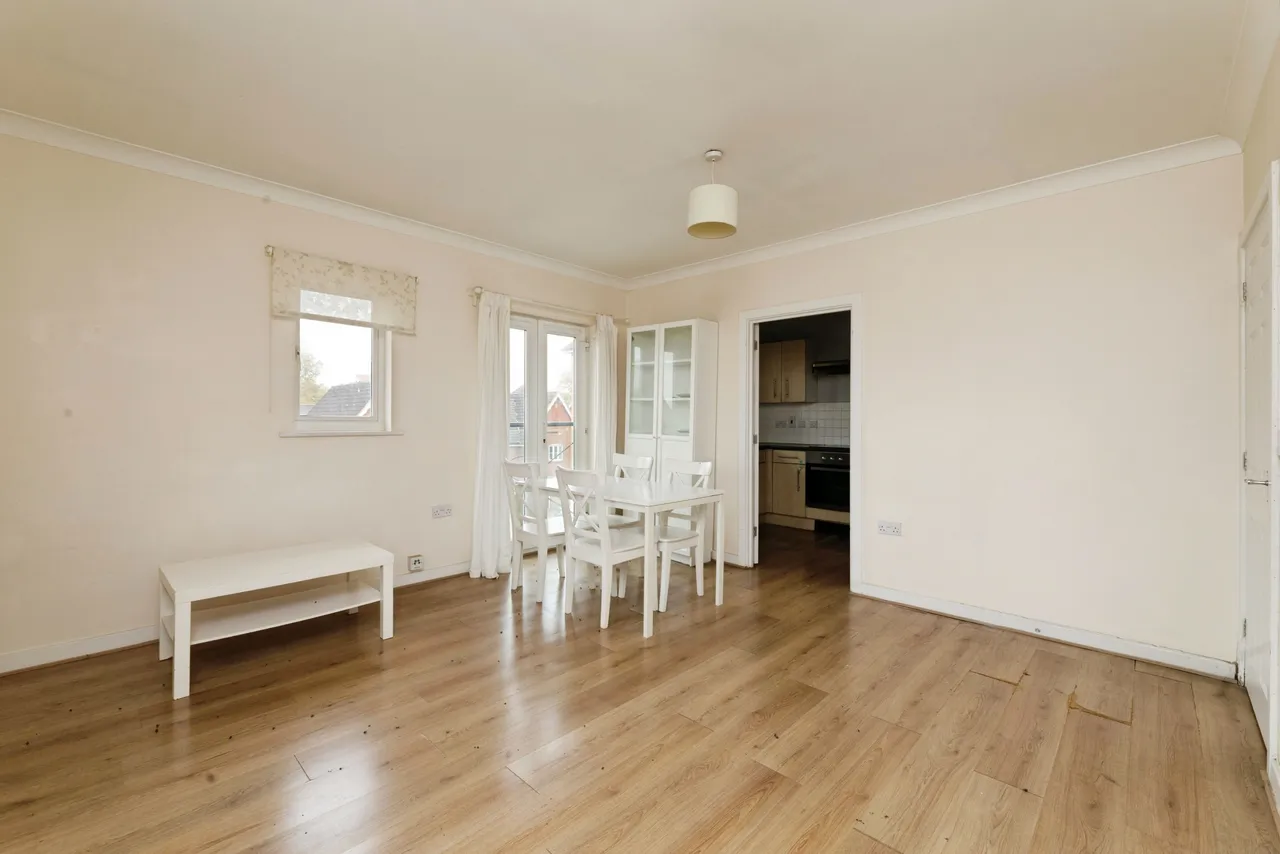 Royal Crescent, Ilford, IG2, photo 3