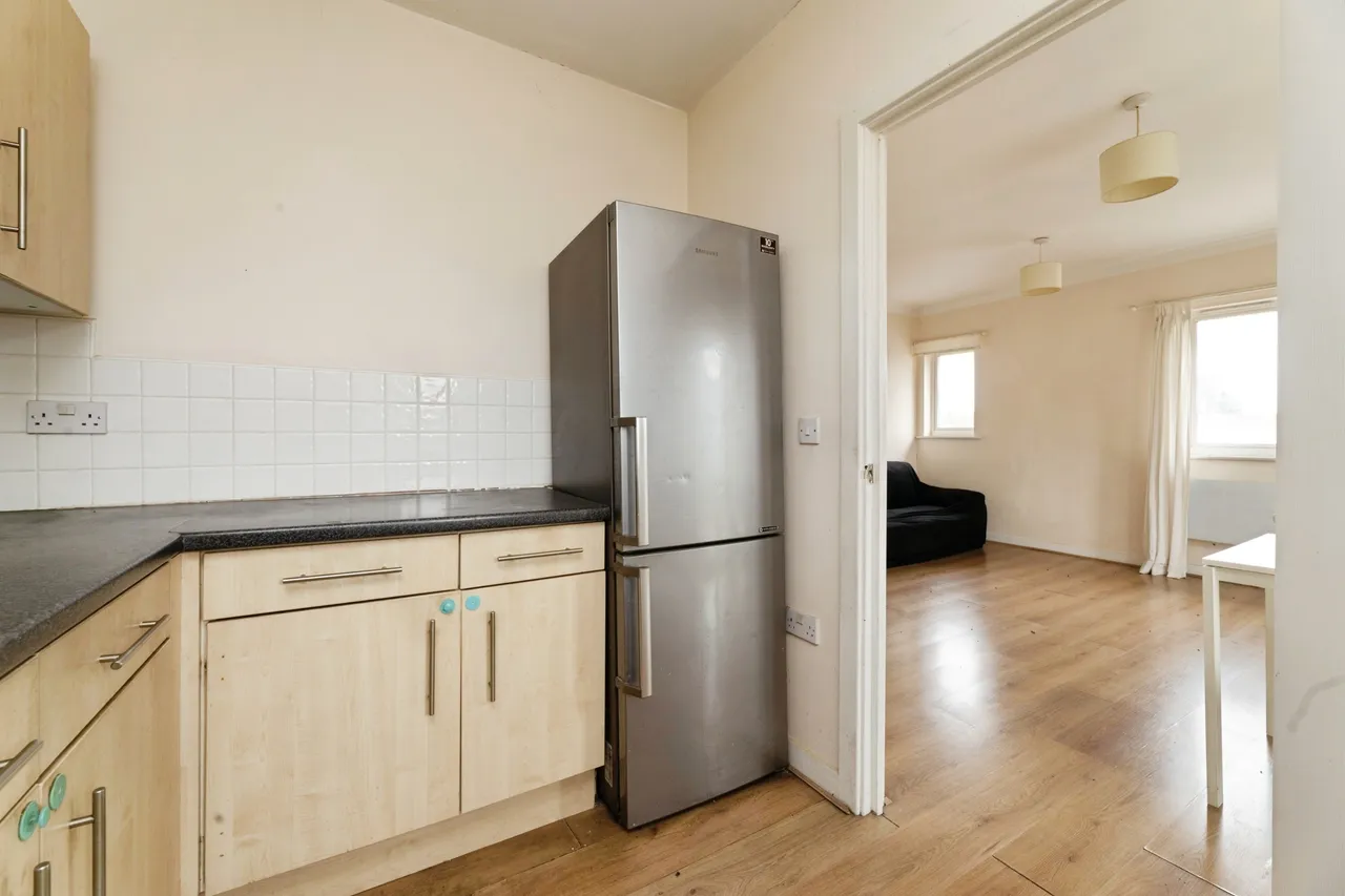 Royal Crescent, Ilford, IG2, photo 5