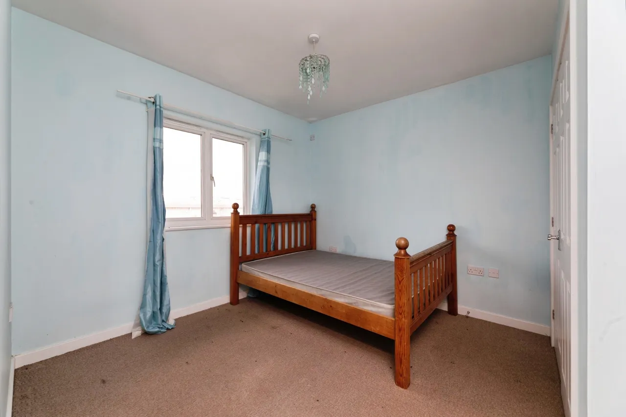 Royal Crescent, Ilford, IG2, photo 15