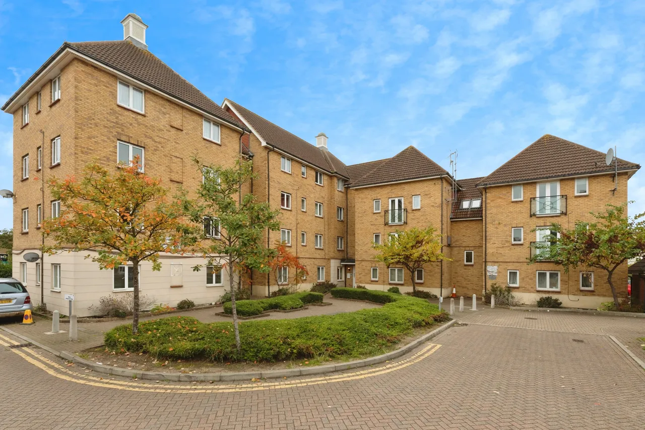 Royal Crescent, Ilford, IG2, photo 17