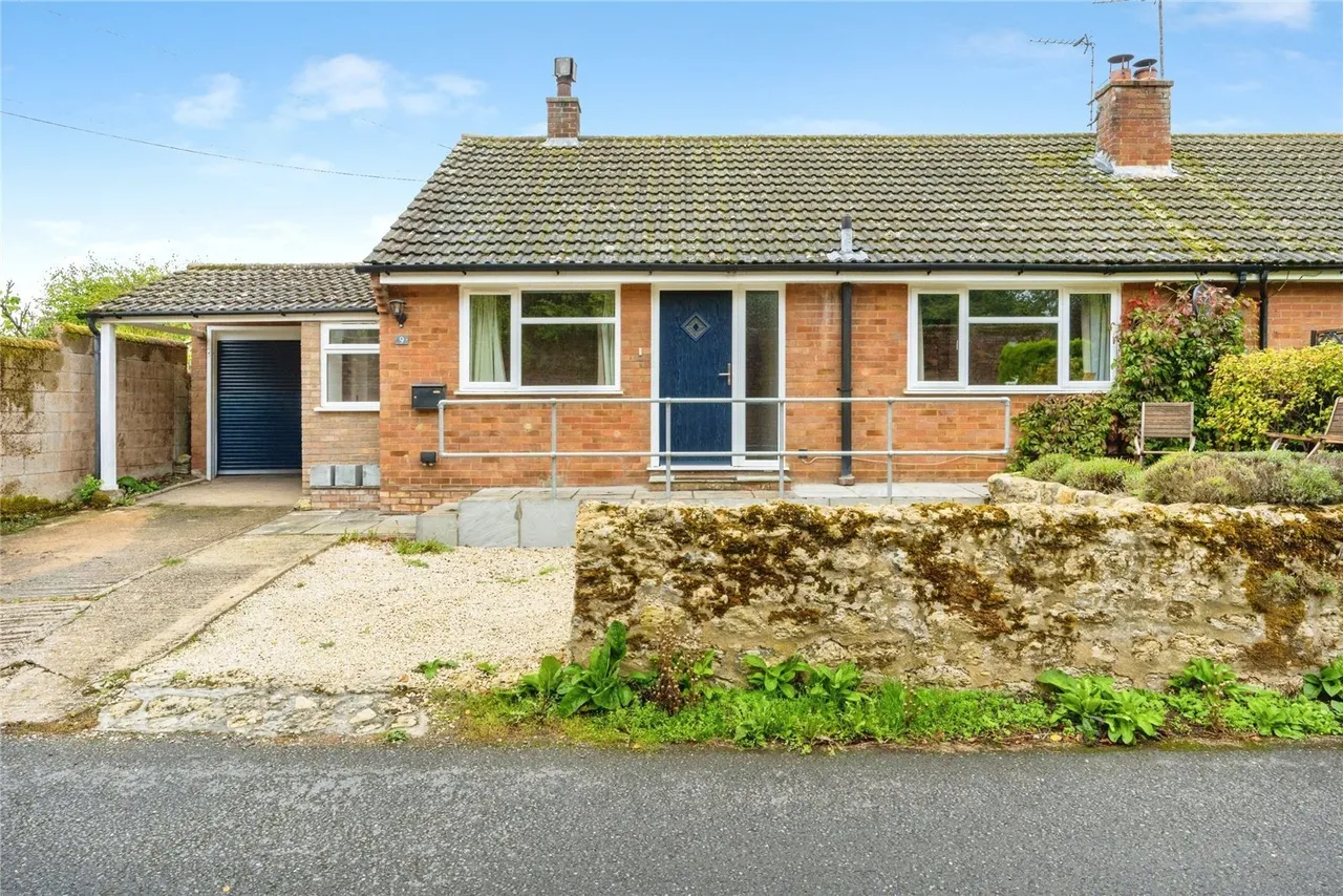 3 bed house for sale, Hawleys Lane, Whitchurch, HP22