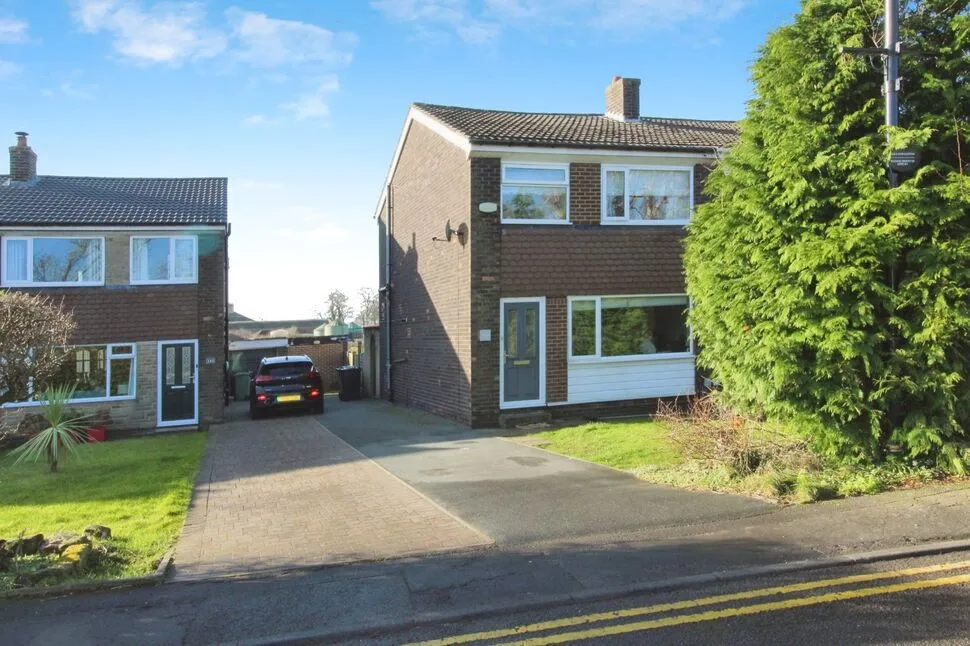 3 bed house for sale — Main Street, Scholes, West Yorkshire, LS15
