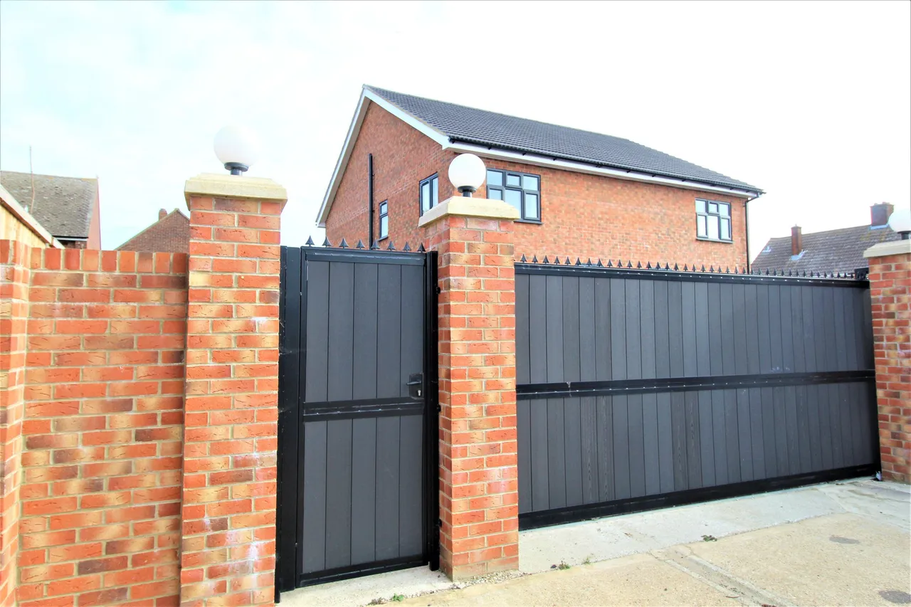 3 bed house for sale — Grays, Essex, RM16 4JR