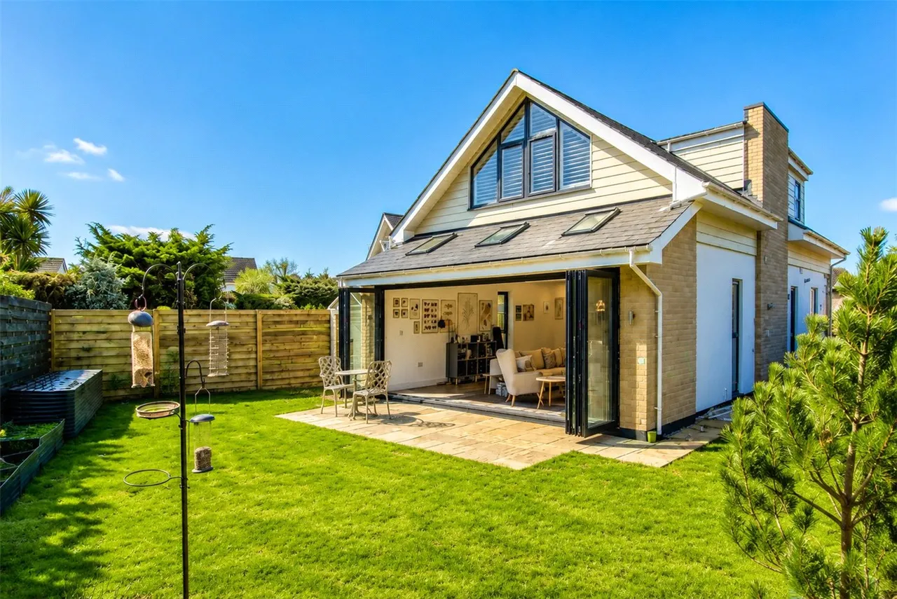 South Western Crescent, Poole, Dorset, BH14, photo 7
