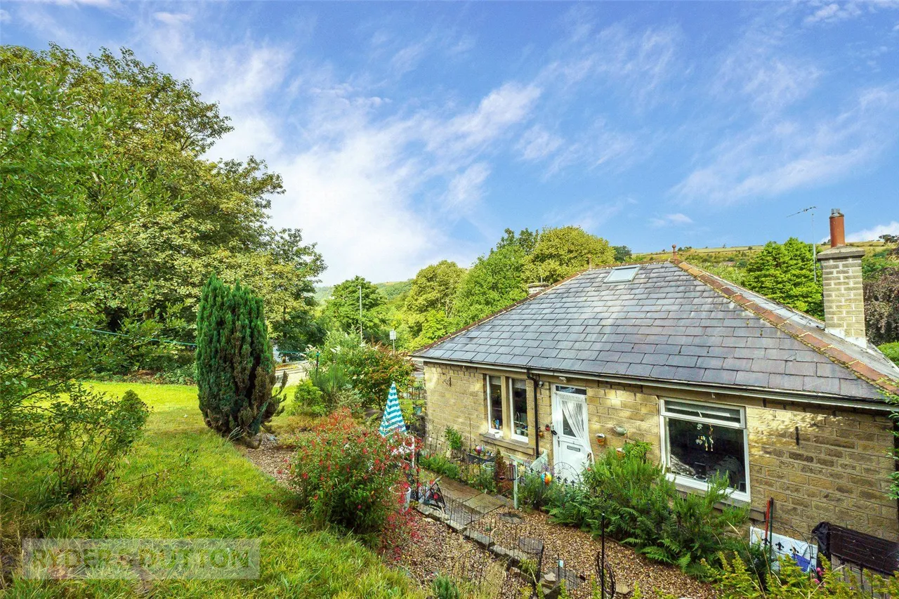 2 bed house for sale, Manchester Road, Slaithwaite, HD7