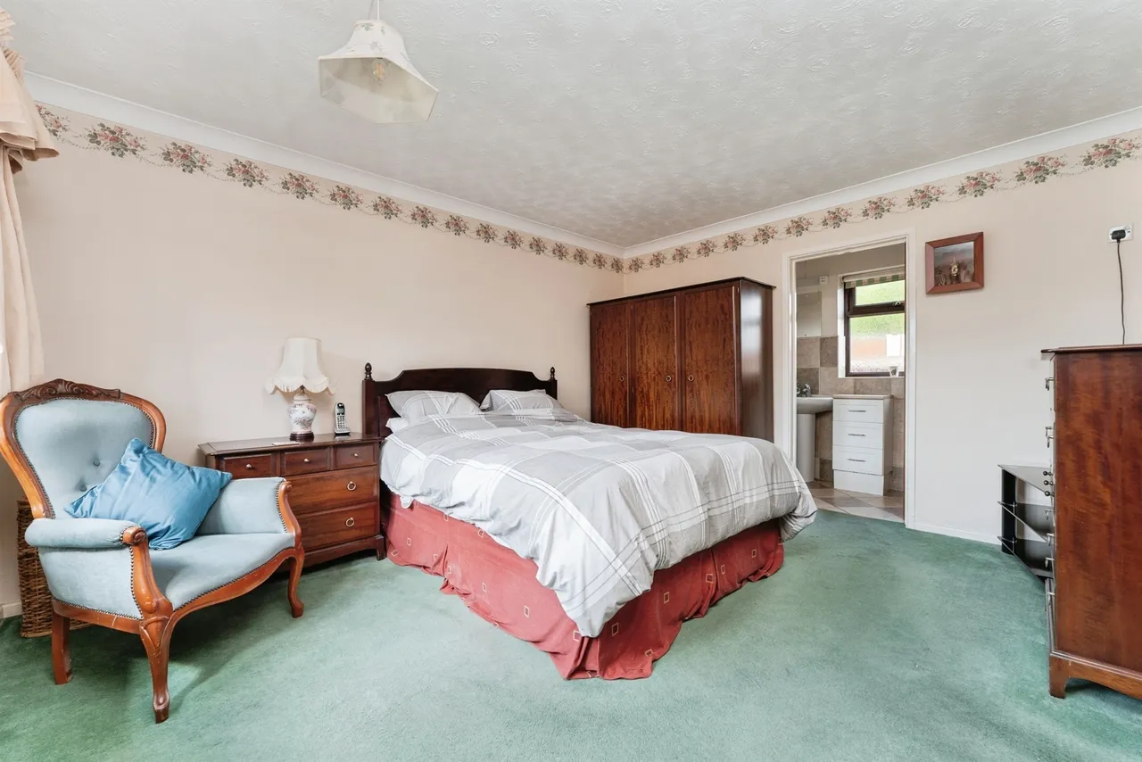 Hillside Road, March, photo 6