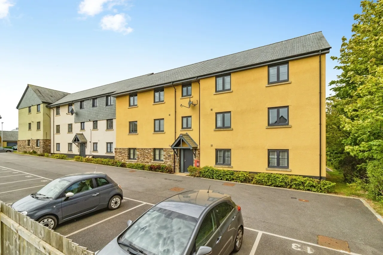 2 bed flat for sale, Barton Way, Dartmouth, TQ6