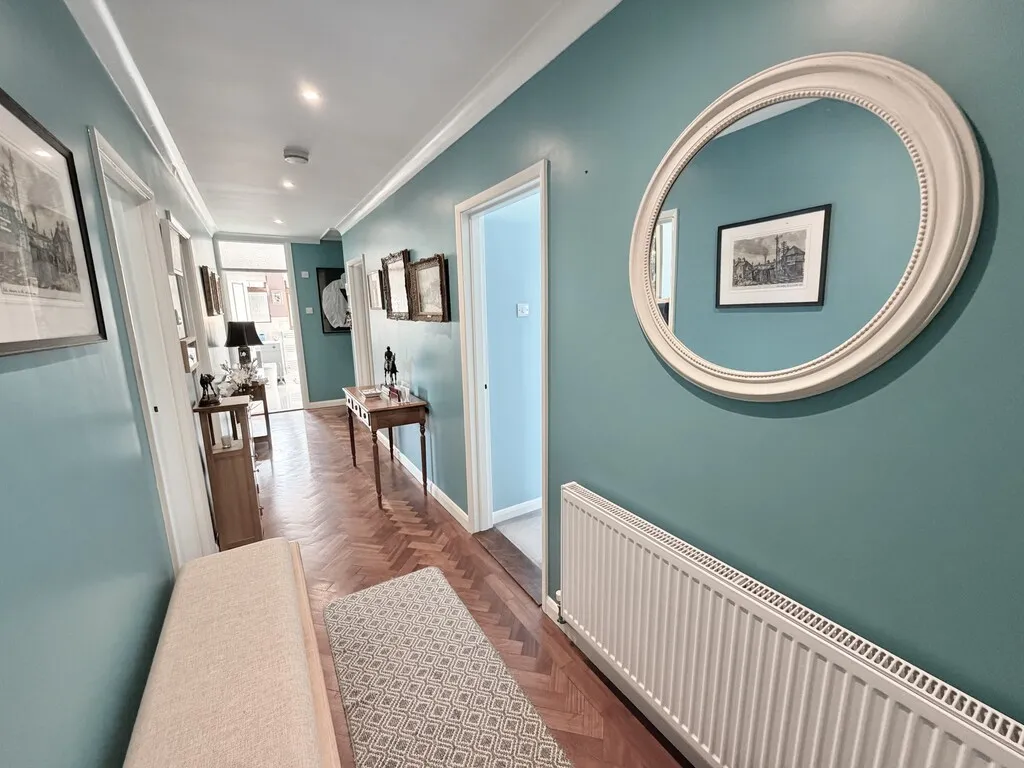 White Acres Road, Mytchett, photo 8